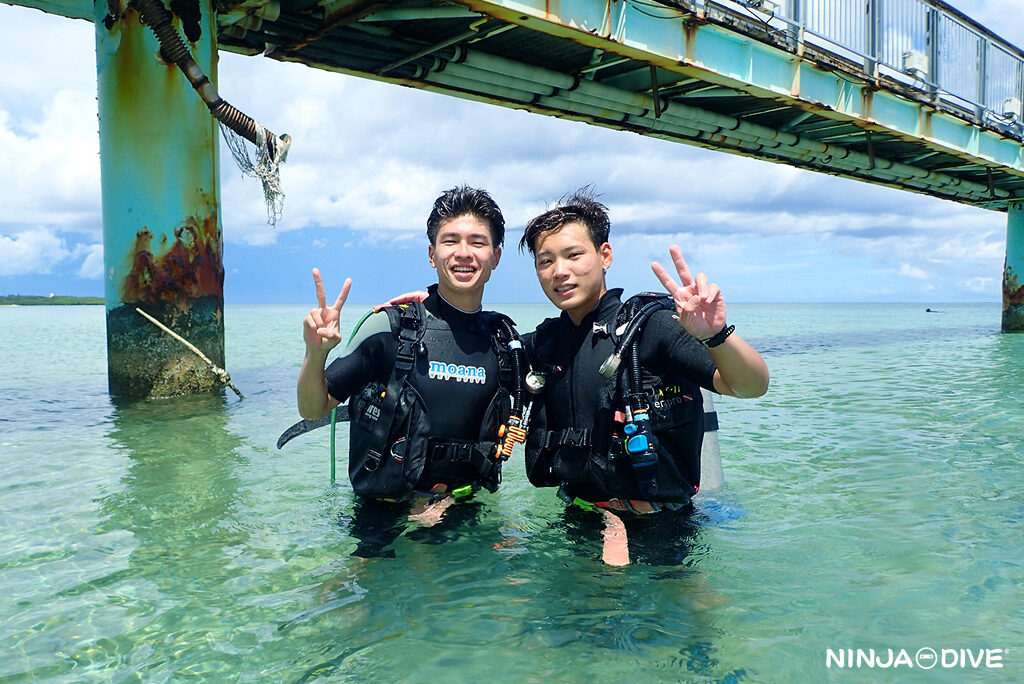 NINJA DIVE 忍者ダイブ 貸し切り プライベート ビーチダイビング グアム 体験ダイビング ビギナー 初心者 ダイビングショップ 水中展望台 お魚いっぱい 男子 友達 ピティボムホール