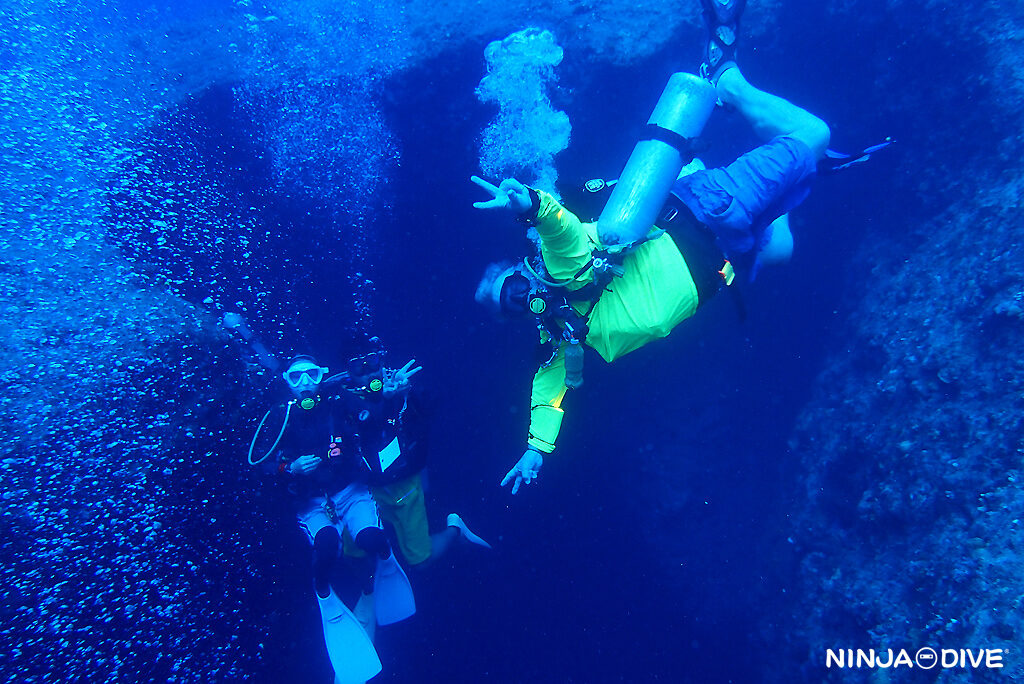 NINJA DIVE 忍者ダイブ 貸し切り プライベート チャーター ファンダイビング ボートダイビング ビーチダイビング シュノーケリング グアム ダイビング ビギナー 初心者 少人数 ブランク ビギナー 洞窟 ブルーホール ウェスタンショールズ クレバス フィンガーリーフ ブルーアンドホワイト カップル