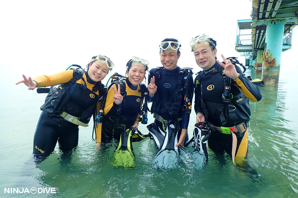 NINJA DIVE 忍者ダイブ 貸し切り プライベート ビーチダイビング グアム 体験ダイビング ビギナー 初心者 ダイビングショップ 水中展望台 お魚いっぱい 家族 ピティボムホール